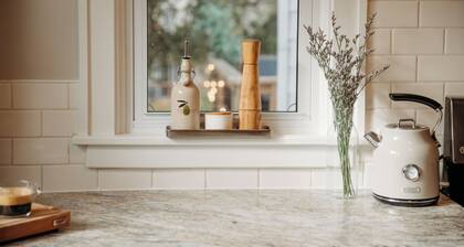 New Private Home 3 BDR Home I Backyard I BBQ I Firepit