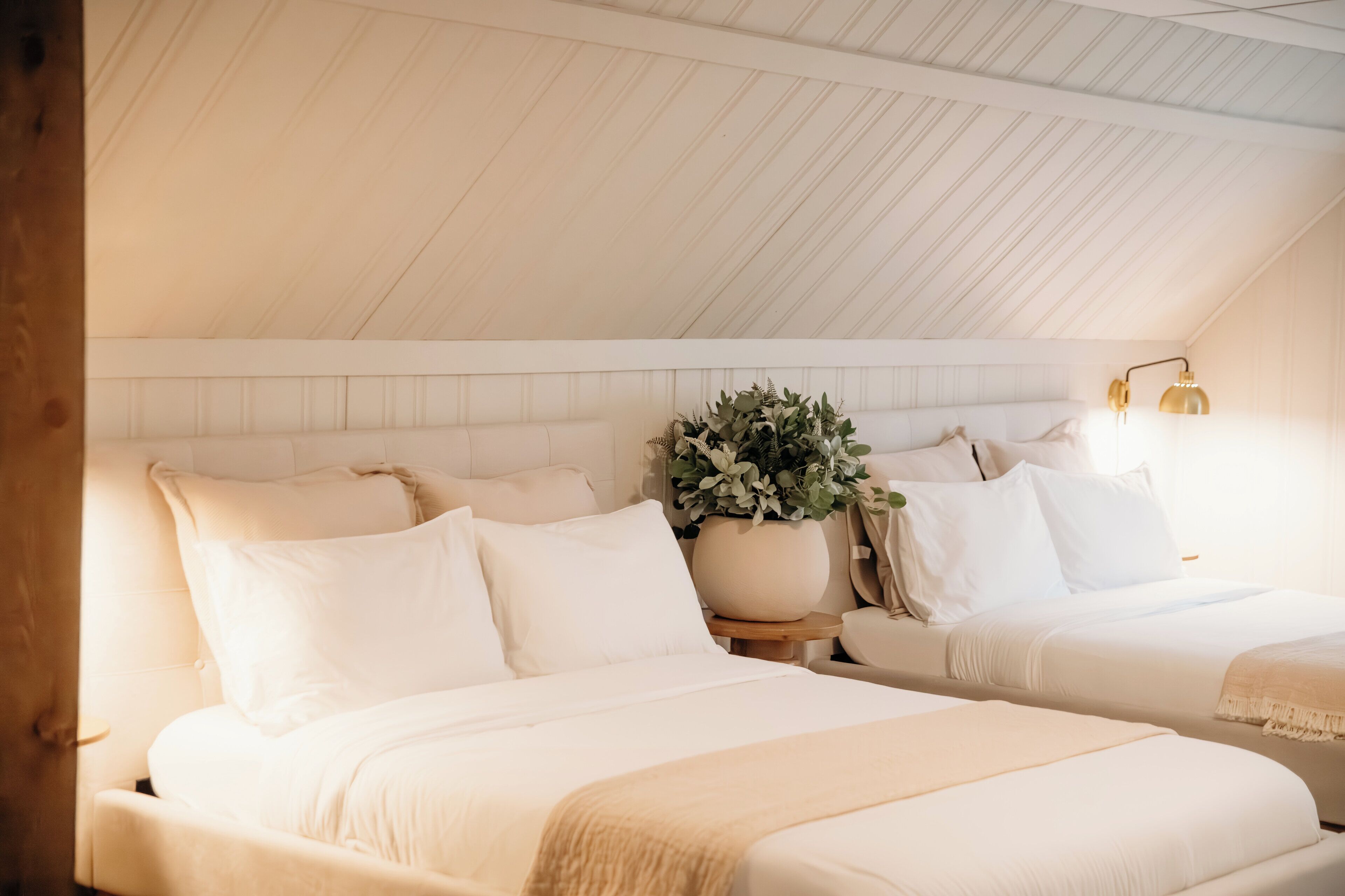 3 bedrooms, desk, iron/ironing board, travel crib