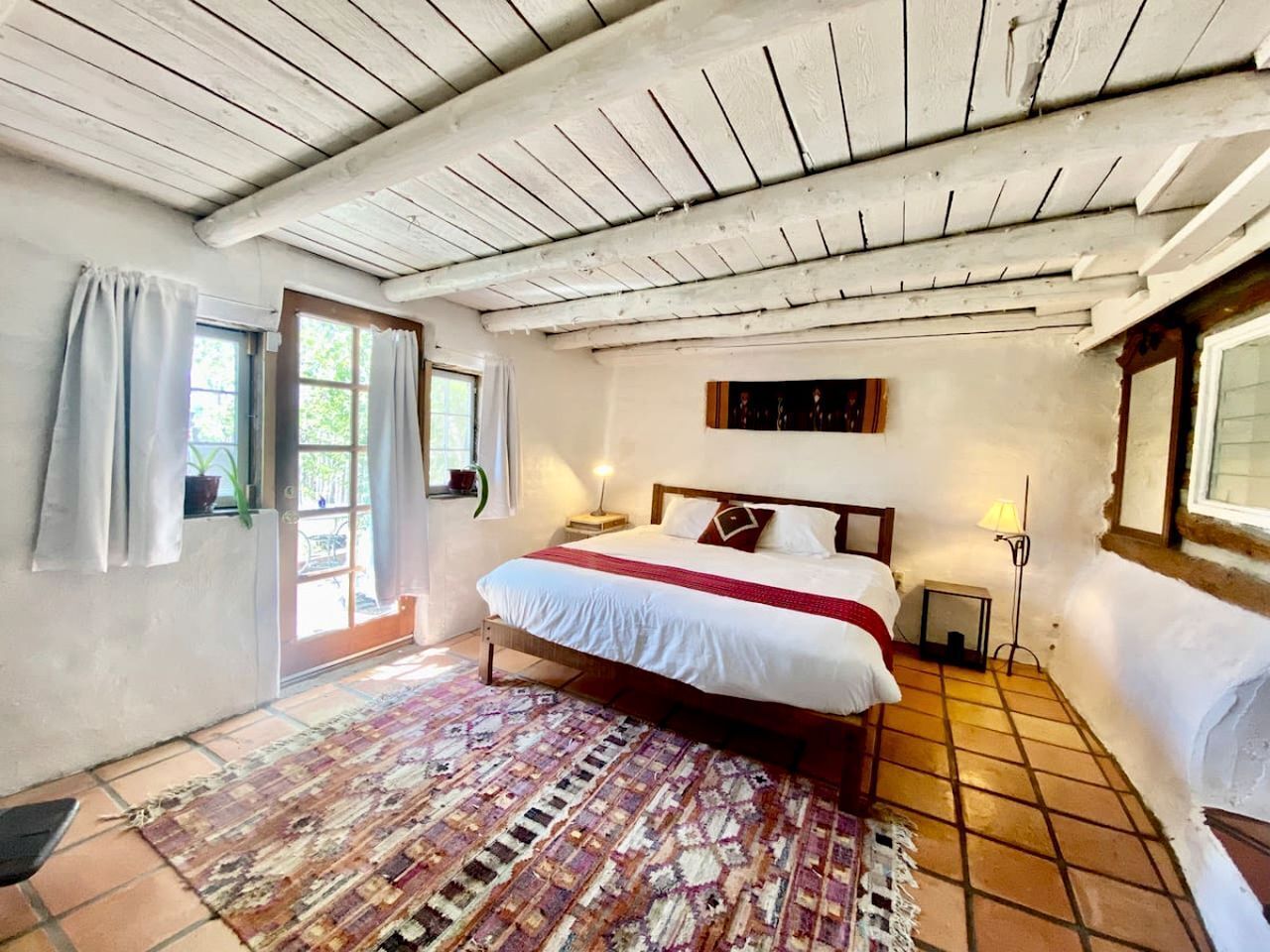 1 bedroom, desk, travel crib, WiFi