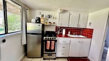 Coffee/tea maker, fridge, microwave, oven