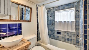 Articles de toilette gratuits, sèche-cheveux, serviettes fournies, savon