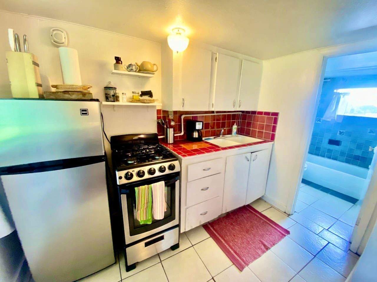 Coffee/tea maker, fridge, microwave, oven