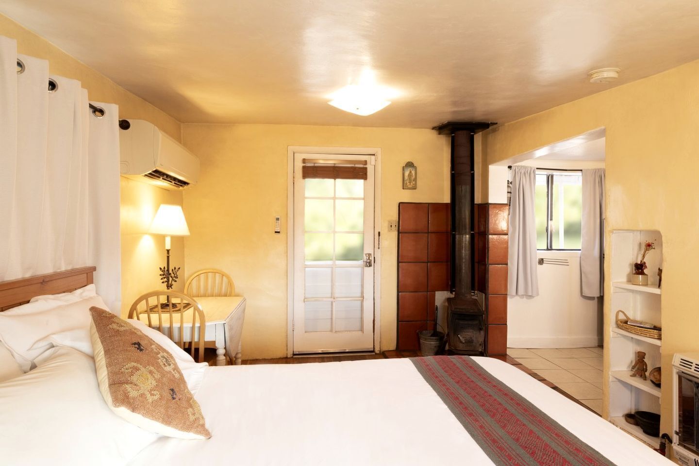 1 bedroom, desk, iron/ironing board, WiFi
