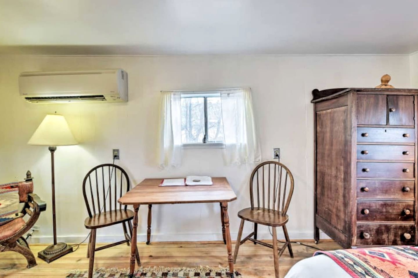 1 bedroom, desk, WiFi, bed sheets