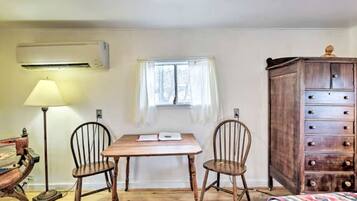 1 bedroom, desk, WiFi, bed sheets