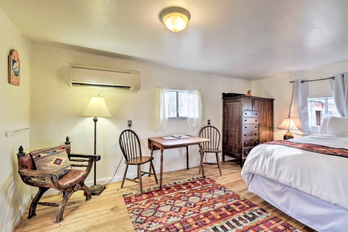 1 bedroom, desk, WiFi, bed sheets