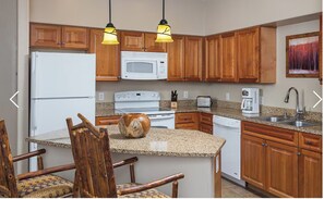 Mikrobølgeovn, ovn, kokeplater og oppvaskmaskin