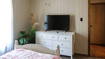 3 bedrooms, iron/ironing board, WiFi