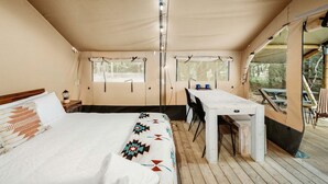 1 bedroom, desk, WiFi, bed sheets