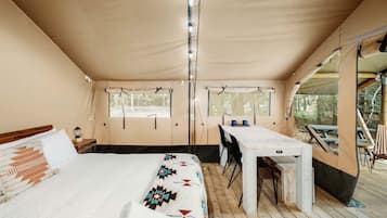 1 bedroom, desk, WiFi, bed sheets