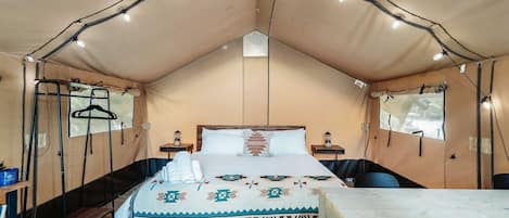 1 bedroom, desk, WiFi, bed sheets
