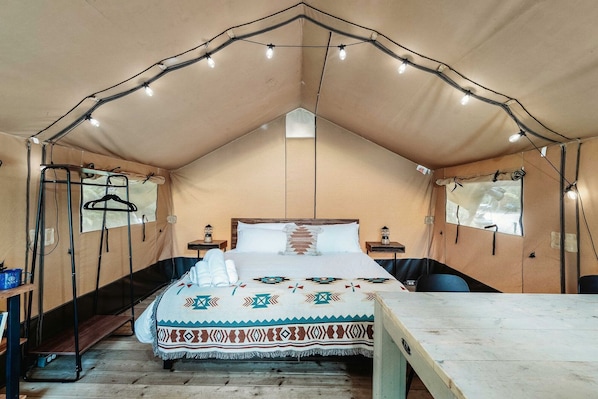 1 bedroom, desk, WiFi, bed sheets