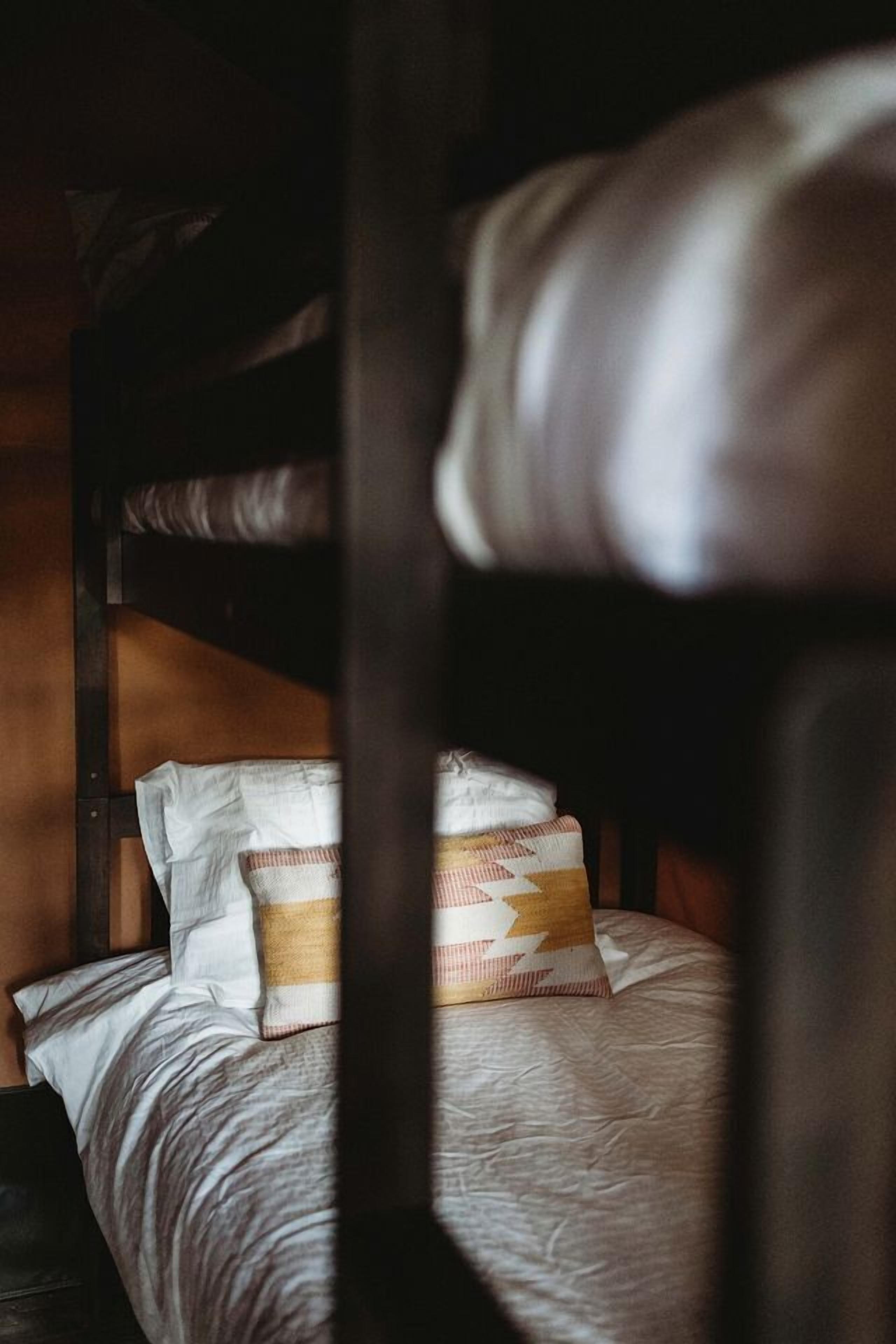 1 bedroom, desk, WiFi, bed sheets