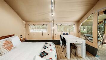 1 Schlafzimmer, Schreibtisch, WLAN, Bettwäsche