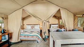 1 bedroom, desk, WiFi