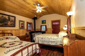 1 bedroom, WiFi, bed sheets - Create Lasting Memories: Family-Friendly Rustic Cabin in New Mexico's Backcountry (San Miguel County)