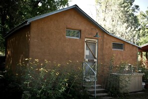 Exterior - Create Lasting Memories: Family-Friendly Rustic Cabin in New Mexico's Backcountry (San Miguel County)