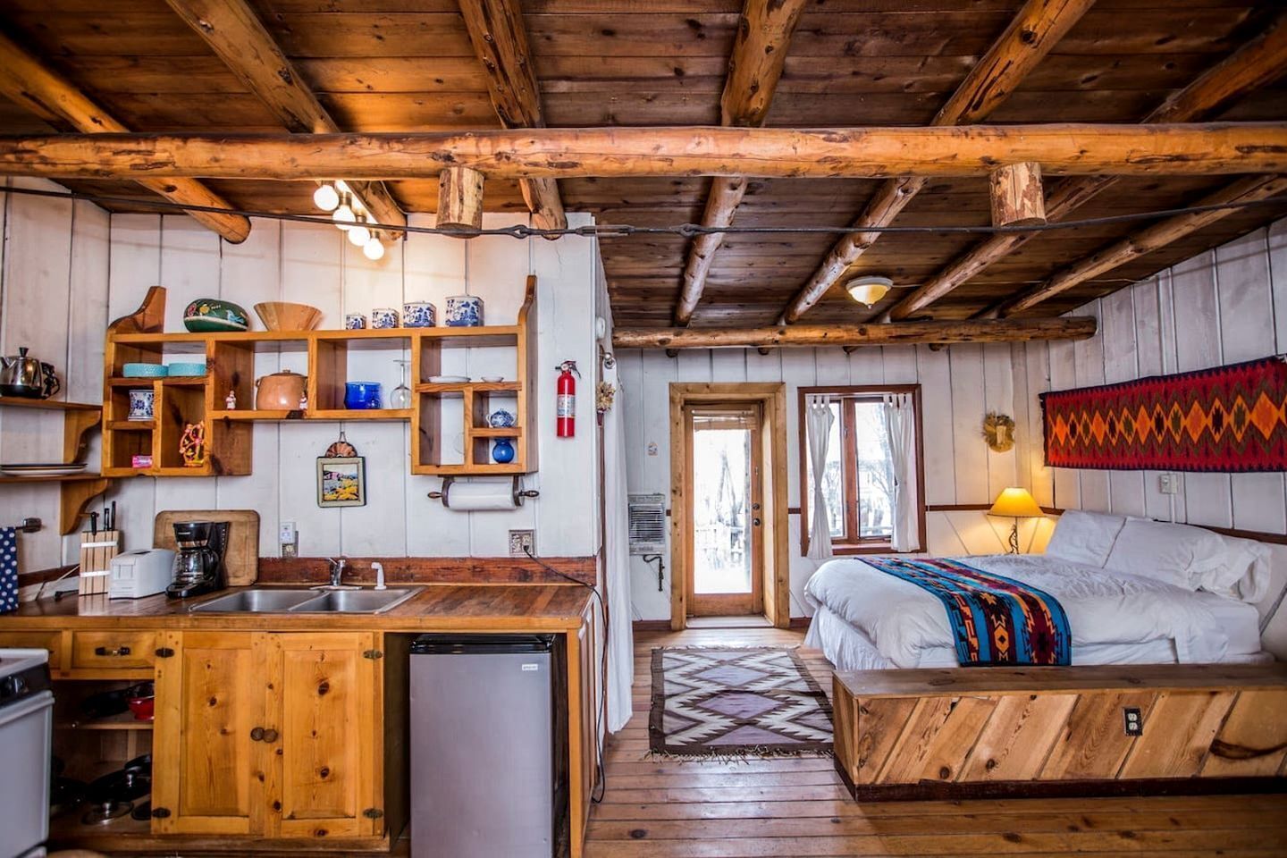 1 bedroom, desk, WiFi, bed sheets