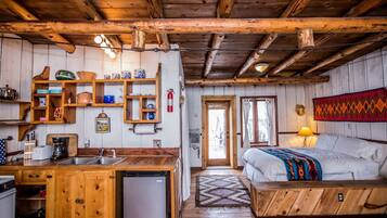 1 bedroom, desk, WiFi, bed sheets