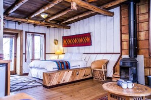 1 bedroom, desk, WiFi, bed sheets