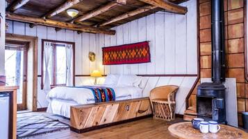 1 bedroom, desk, WiFi, bed sheets