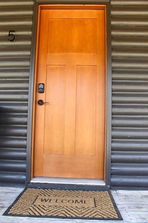 Exterior detail - Cute Creek-Side Cabin Nestled by Mount Rushmore in Rapid City (Rapid City)