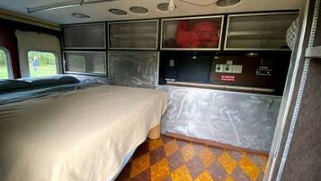 1 bedroom, bed sheets