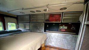 1 多间卧室、床单