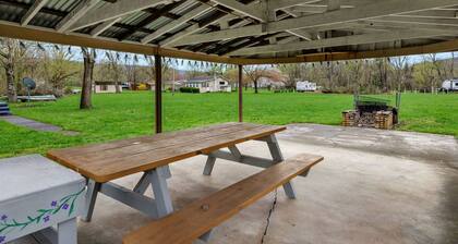 Serene Riverfront Cabin Haven near South Branch Potomac River in West Virginia