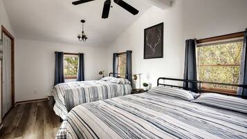 3 bedrooms, iron/ironing board, WiFi, bed sheets