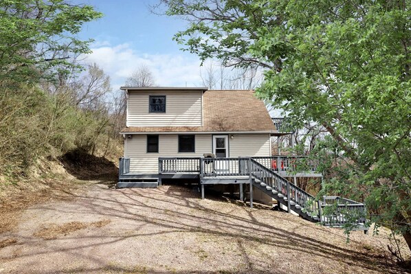 Exterior - Splendid Mountaintop Cabin Retreat near South Branch Potomac River in West Virginia (Romney)