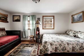 2 bedrooms, WiFi, bed sheets - Lustrous Lakefront Cabin Oasis near Lake Ferndale in West Virginia (Springfield)