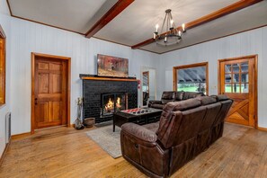 TV, fireplace