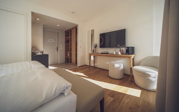 Laptop workspace, free WiFi