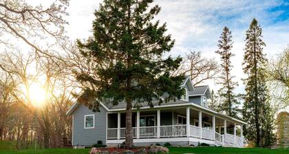 Lakefront Cottage Fully Equipped with Excellent Location in Saint Croix Falls, Wisconsin