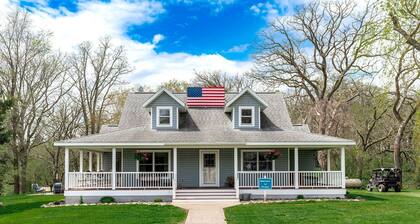 Lakefront Cottage Fully Equipped with Excellent Location in Saint Croix Falls, Wisconsin