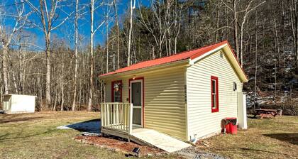 Quaint Cozy Cottage Perfect for a Peaceful Getaway in West Virginia