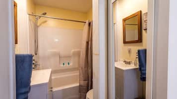 Towels, soap, shampoo, toilet paper