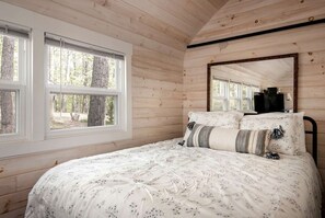 2 عدّة غرف نوم ومكواة/لوح كي وواي فاي وملاءات أسرّة