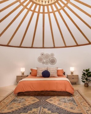 Deluxe Tent, Mountain View | Free WiFi, bed sheets - Creekside Yurt - The Dreamer (Balsam Grove)