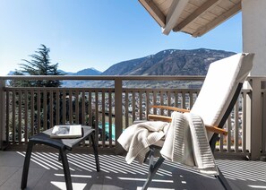 Suite, balcón, vistas a la ciudad | Vistas a la montaña