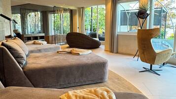 Sauna, bain à remous, hammam, soins corporels, massages prénataux