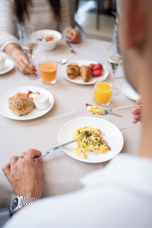 Gratis morgenmadsbuffet hver dag