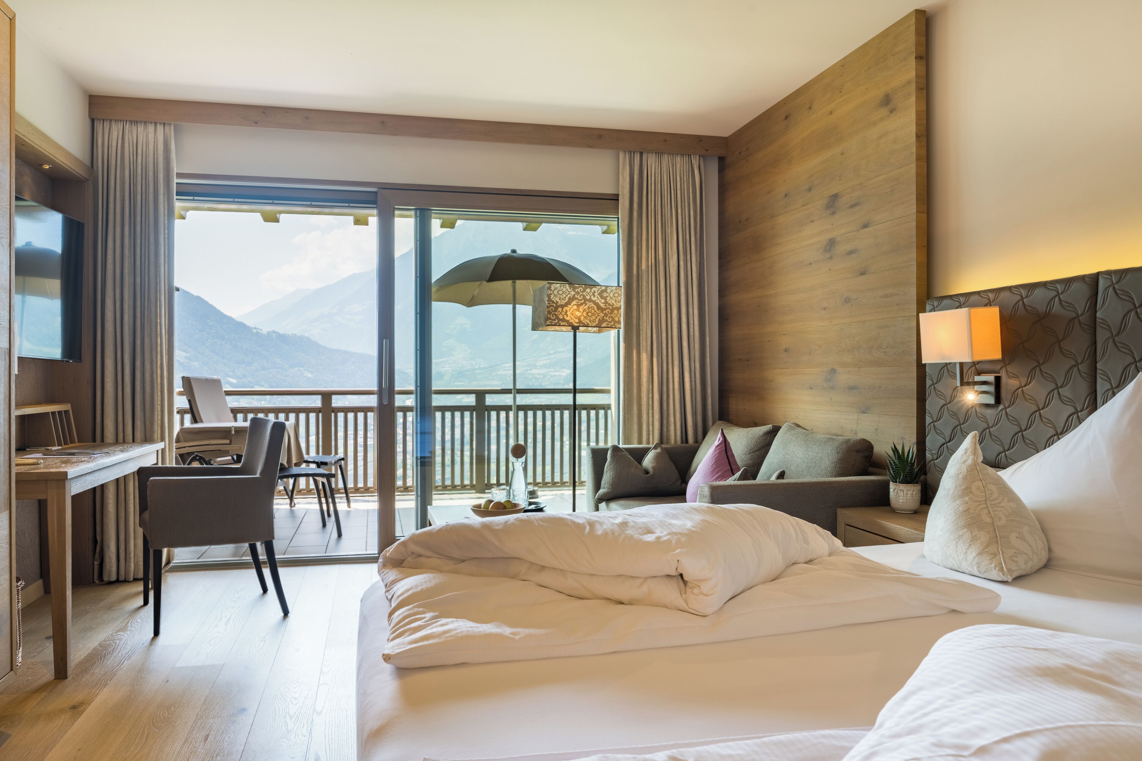 Deluxe Double Room, Balcony, City View | Hypo-allergenic bedding, down comforters, minibar, in-room safe