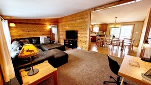 Fernseher, Kamin, DVD-Player, Tischfußball