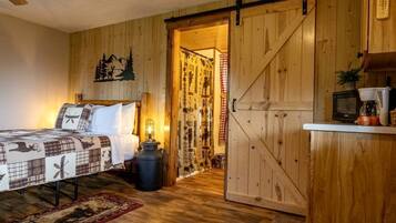 1 bedroom, bed sheets