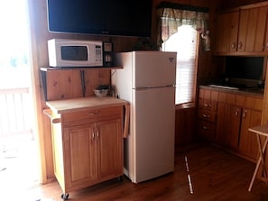 Fridge, stovetop, coffee/tea maker, electric kettle