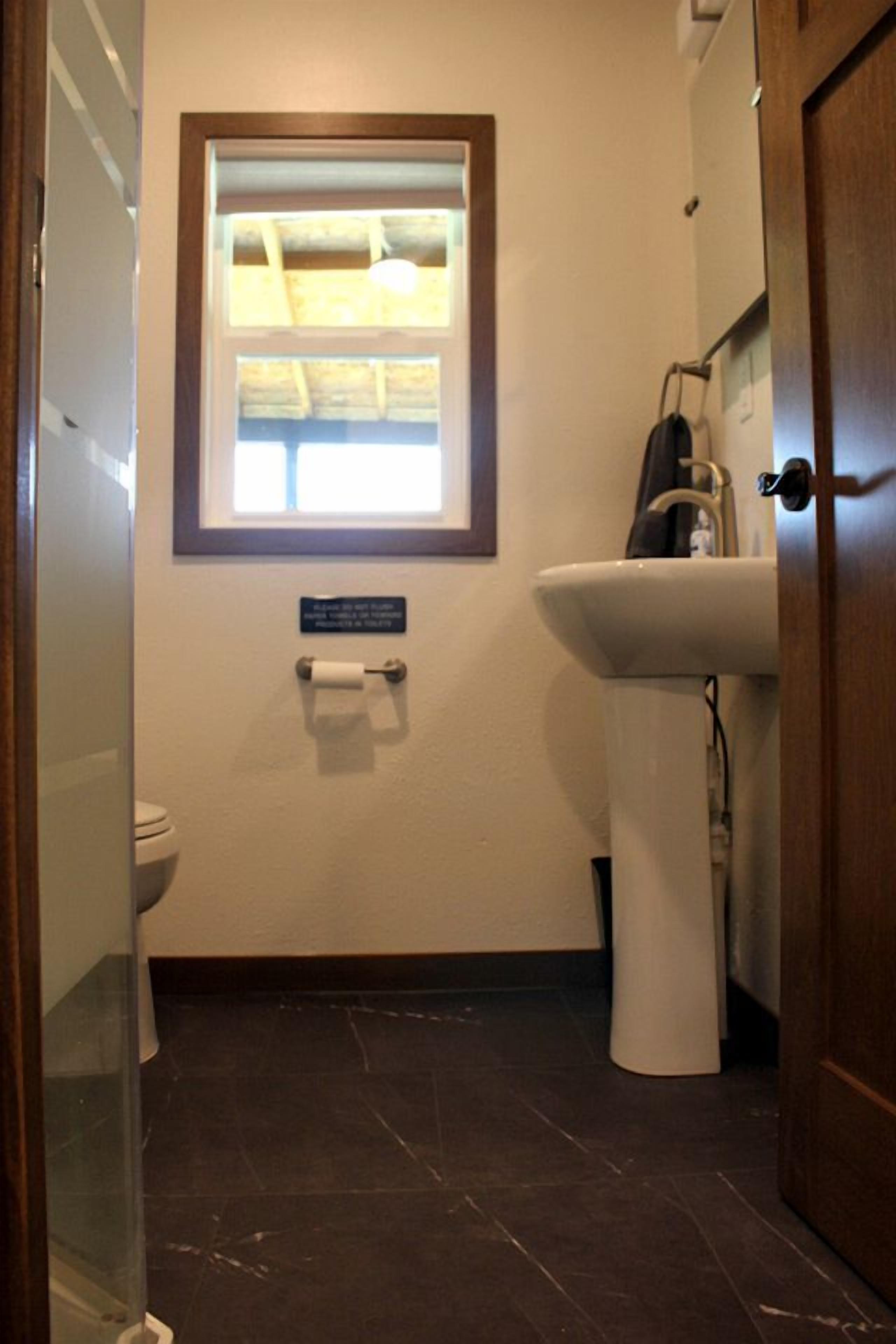 Toallas y papel de baño 