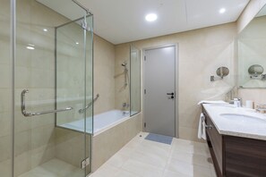Deluxe Apartment, Sea View | Bathroom | Bidet - Maison Privee - High-Floor Haven with Open Sea Views on Palm Entry (Dubai)