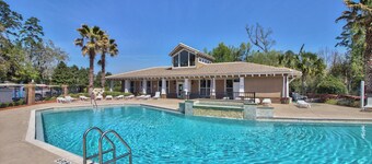 The Honolulu - Modern 3BR Condo Near FSU with Pool